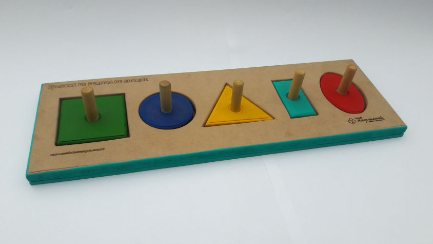 prancha de encaixe de formas