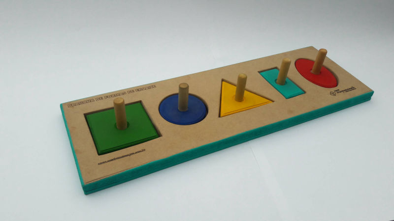 prancha de encaixe de formas