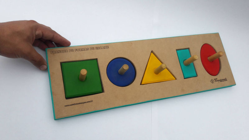 prancha de encaixe de formas